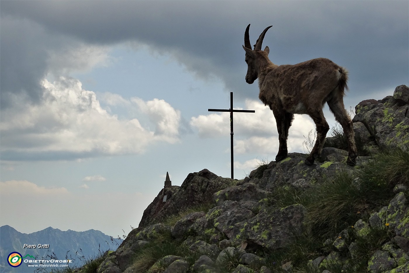 90  Alla croce del Passo di Mezzeno (2144 m).JPG